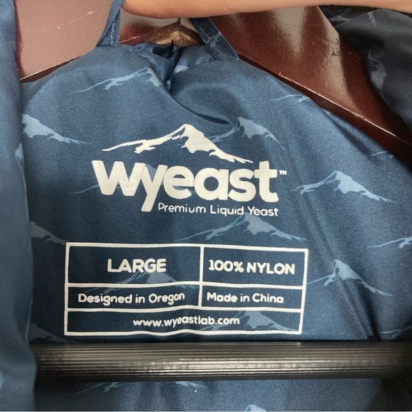 Wyeast Mount Hood Size Large Puffer Nylon Vest - Picture 8 of 8